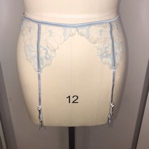 🧡 Victoria’s Secret Garter in Ice Blue 🧡